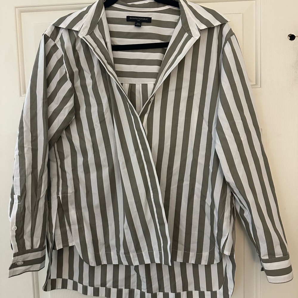 Banana Republic Women’s Striped Button-Up Shirt